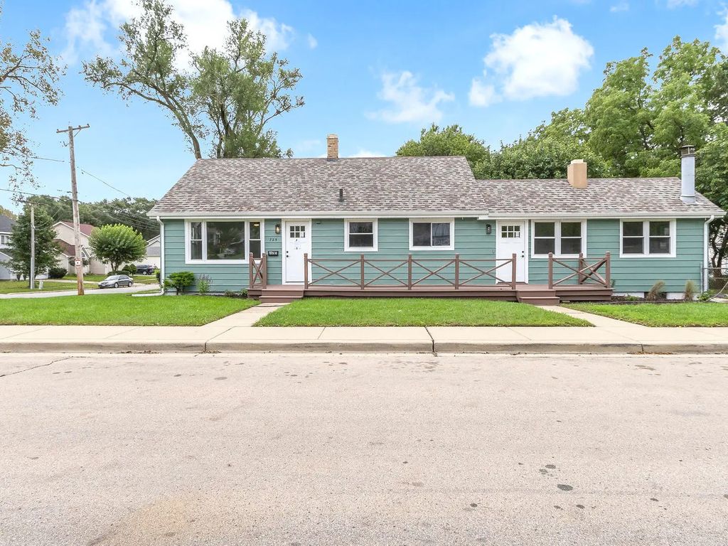 725 Dixon Avenue, Elgin