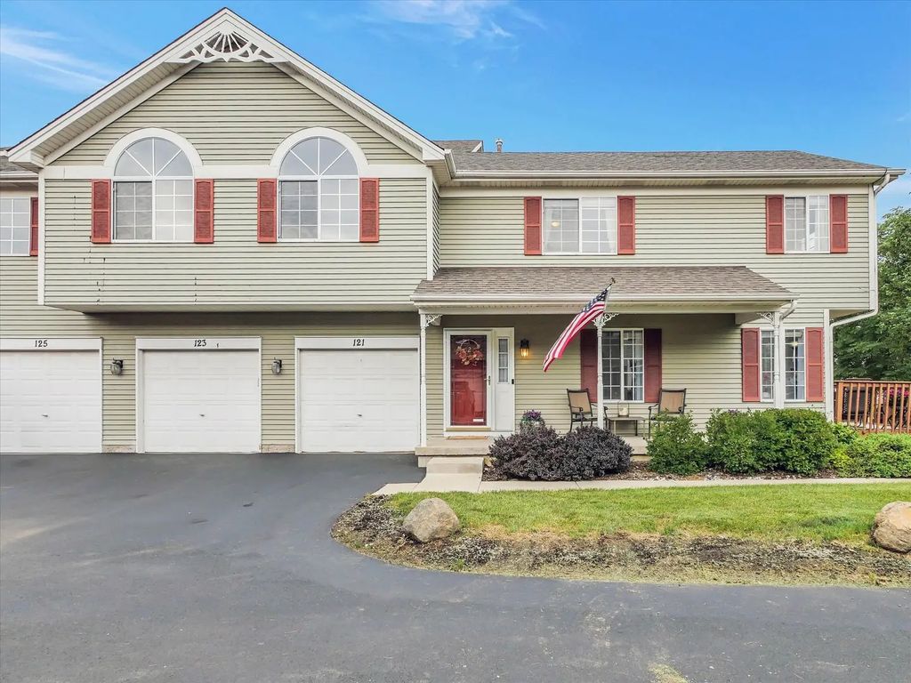 121 Village Creek Drive 121, Lake In The Hills