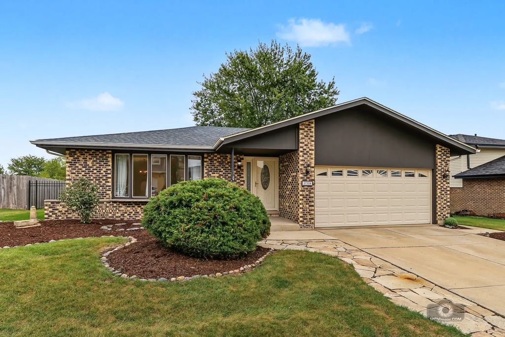 17325 Locust Avenue, Tinley Park