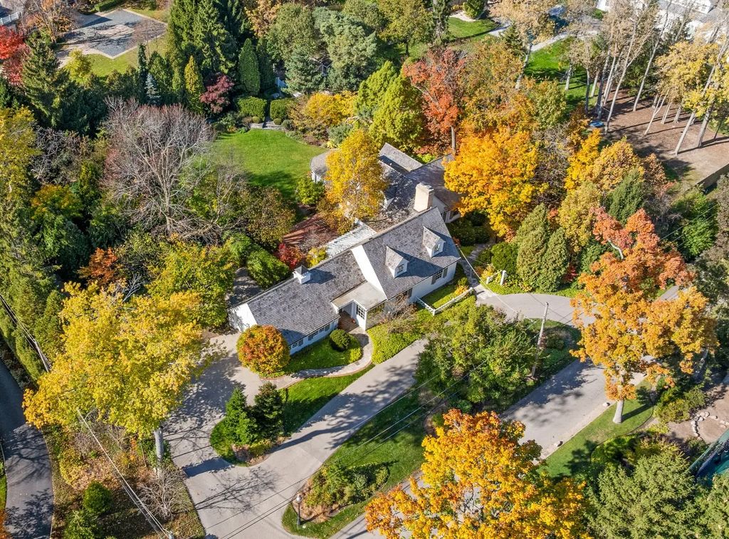 1070 Meadow Lane, Lake Forest