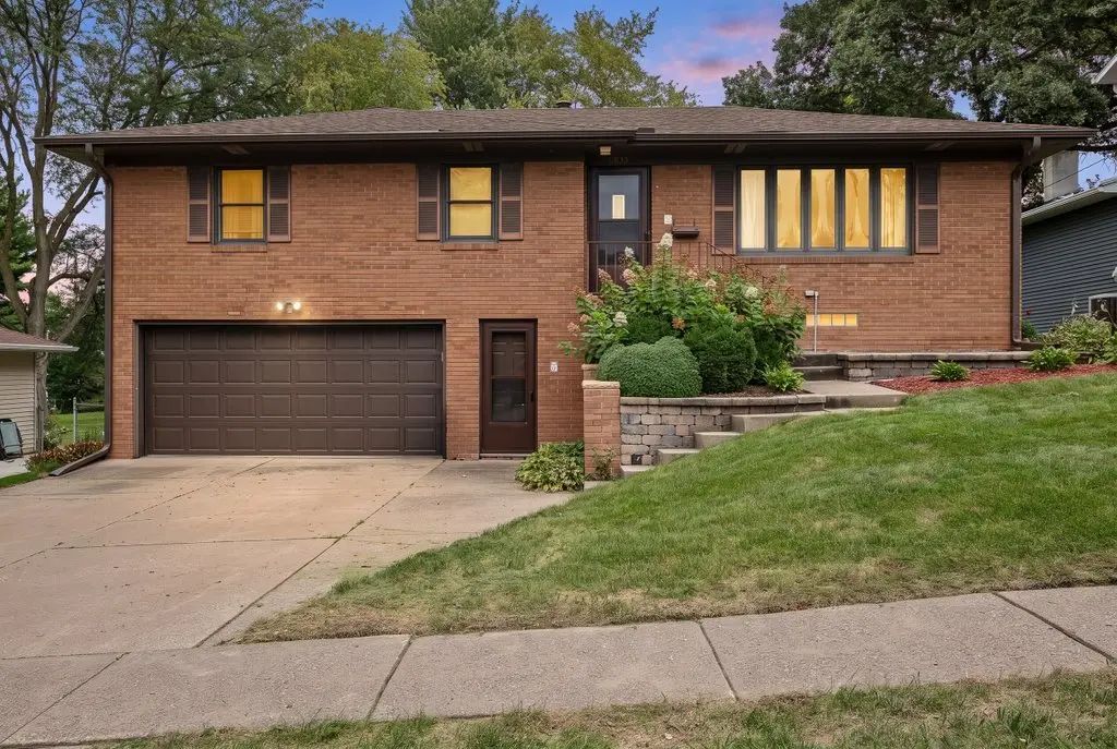 2833 Kelling Street, Davenport