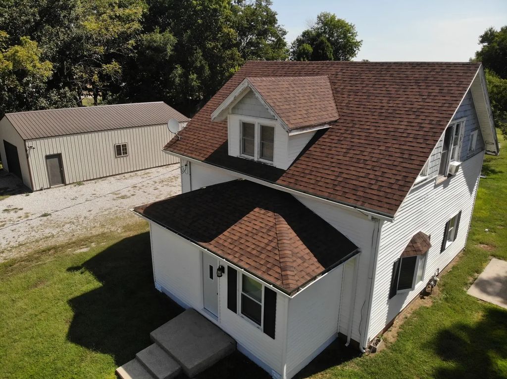 104 N Poplar Street, Farina