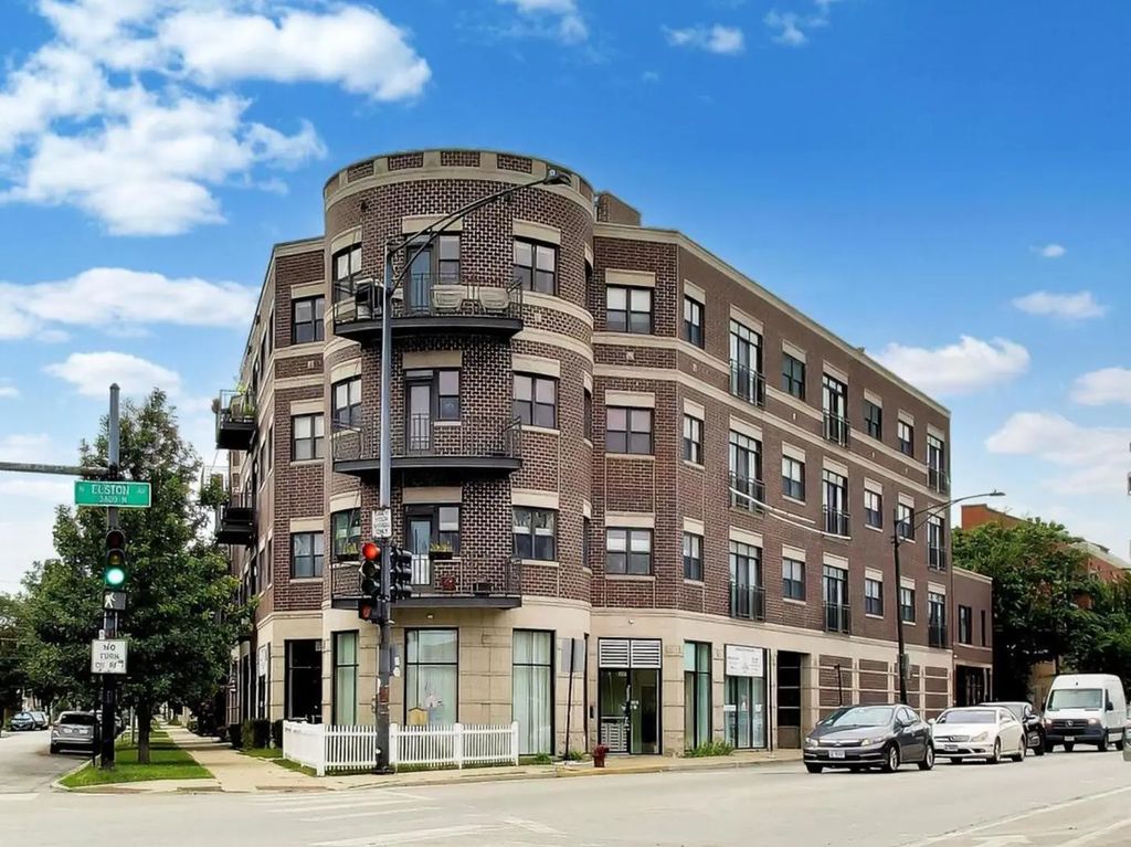 3028 W Roscoe Street 203, Chicago