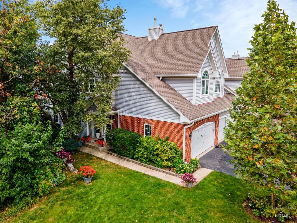 1024 N Earls Court, Palatine