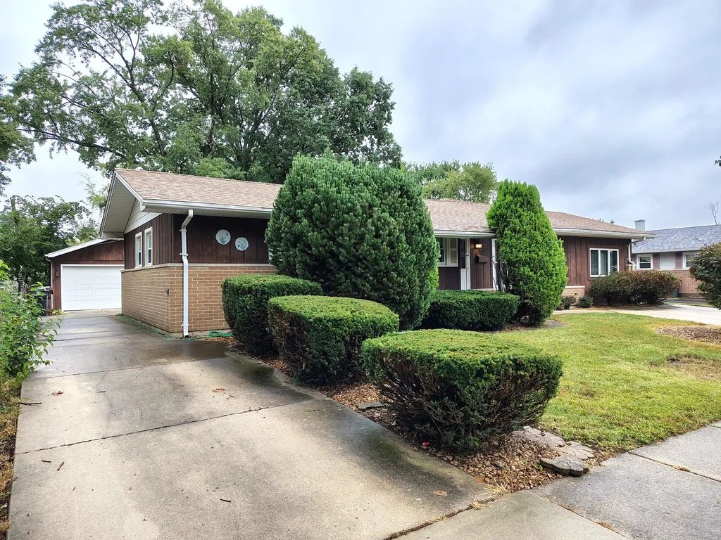 15017 Sunset Avenue, Oak Forest