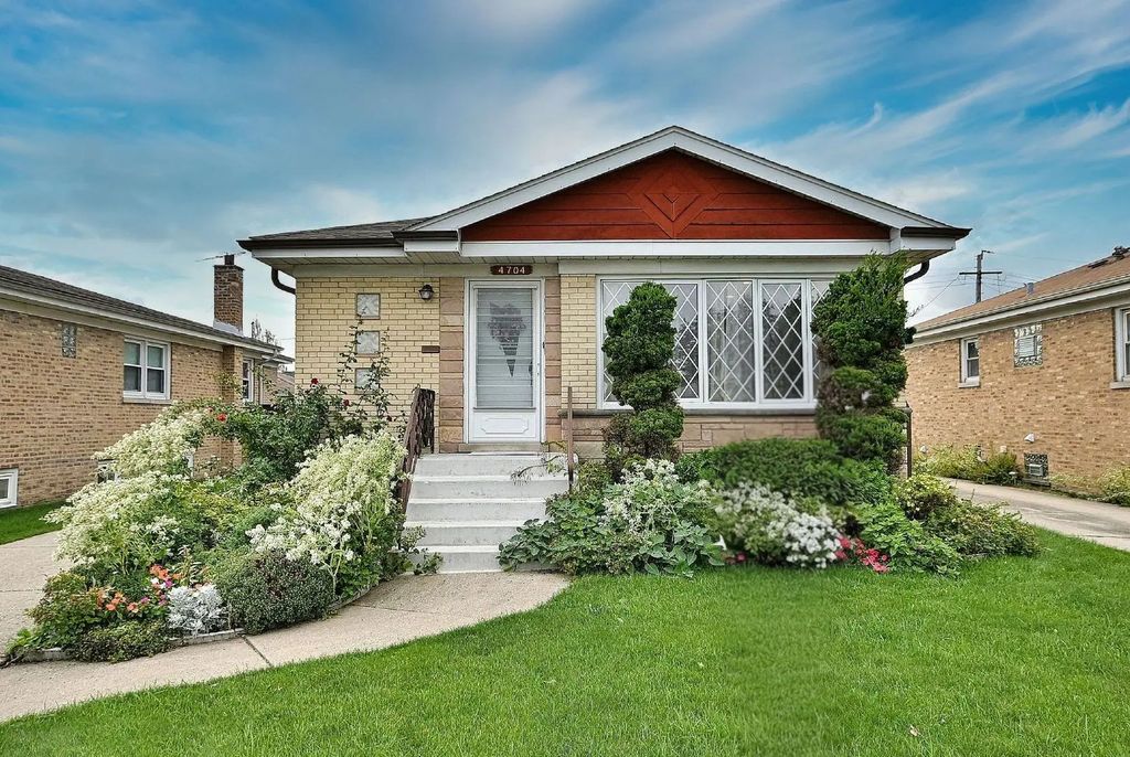 4704 N Newland Avenue, Harwood Heights