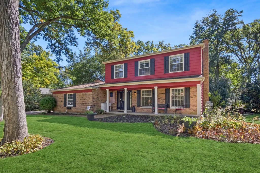 6809 Hillcrest Drive, Crystal Lake