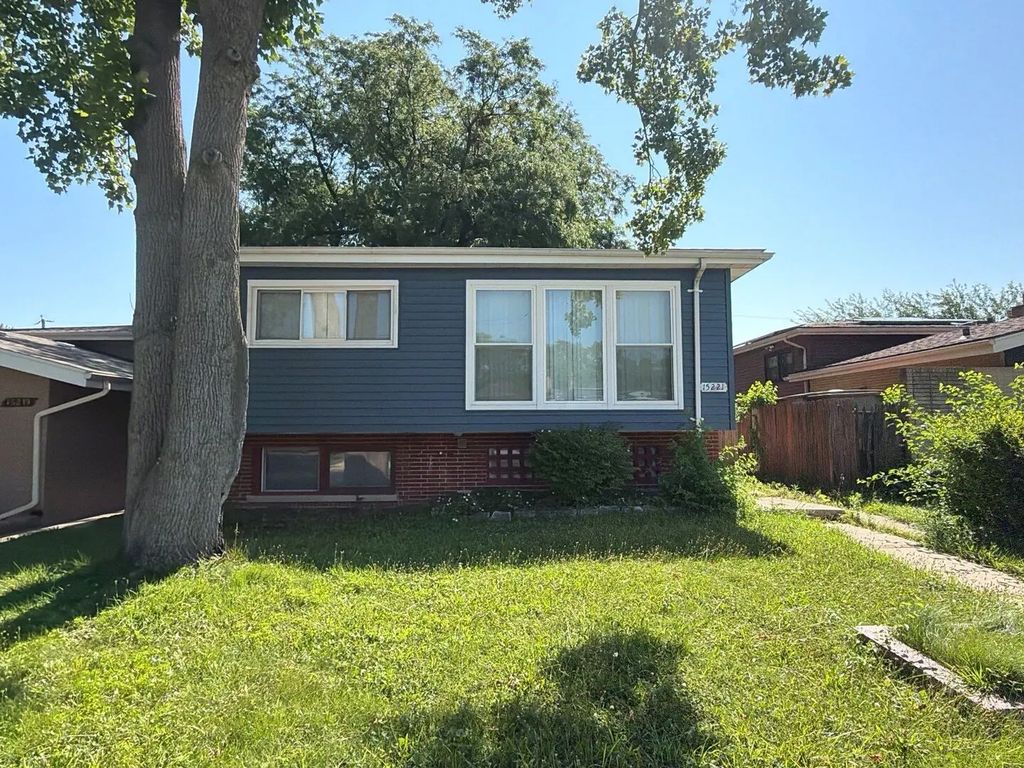 15221 Oak Street, Dolton