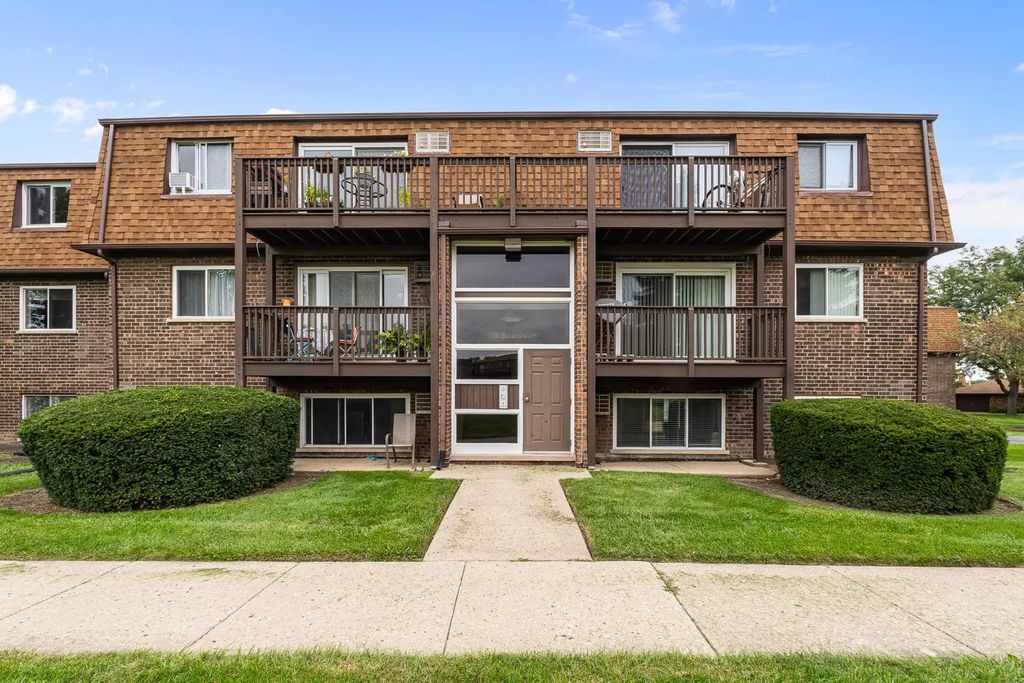 113 Boardwalk Street E, Elk Grove Village