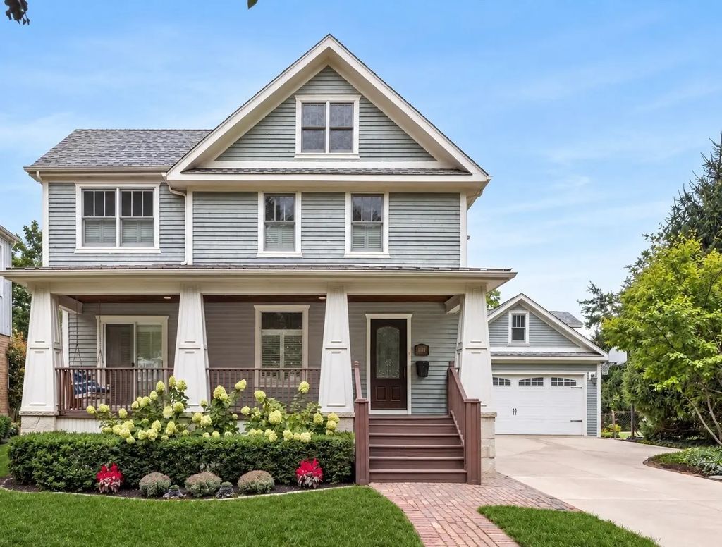 16 S Monroe Street, Hinsdale