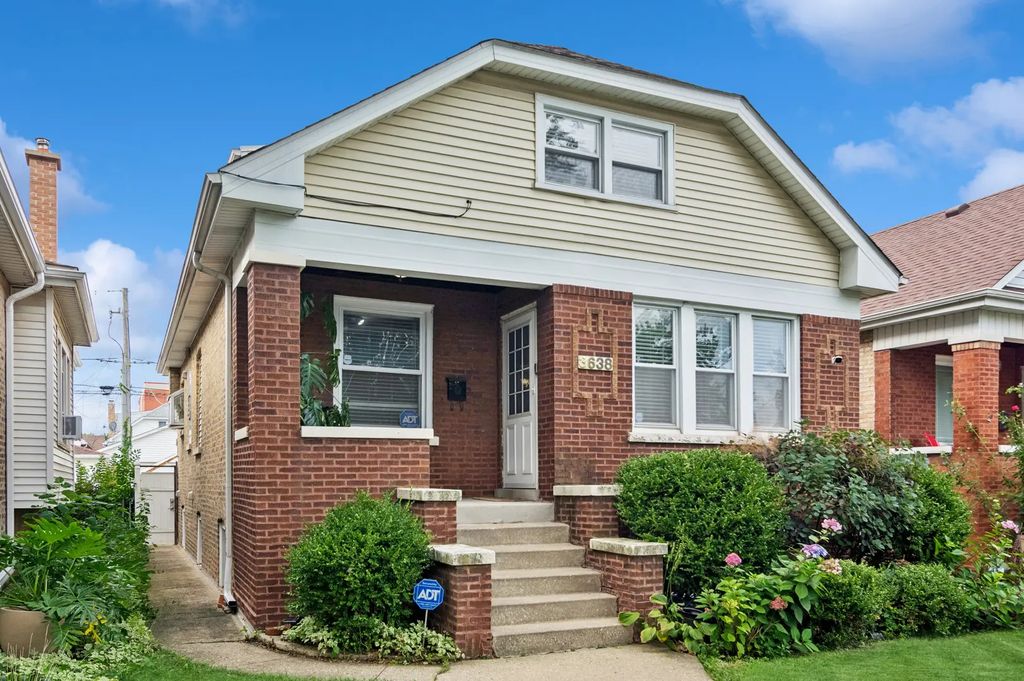 3638 N Linder Avenue, Chicago