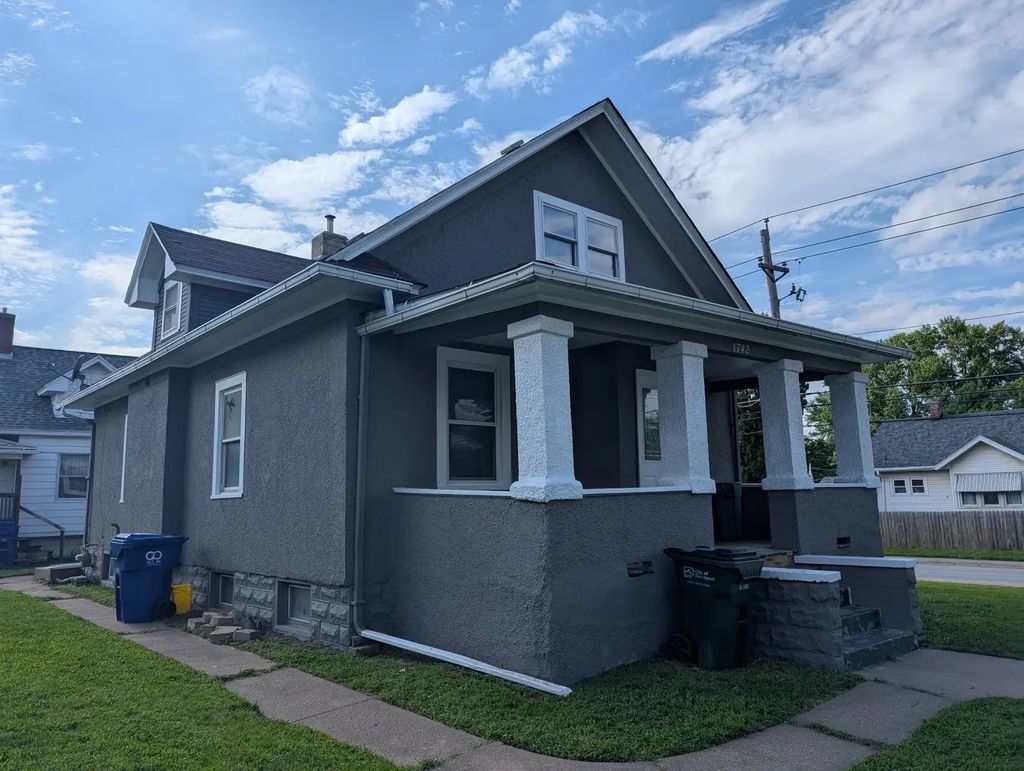 1742 N Howell Street, Davenport