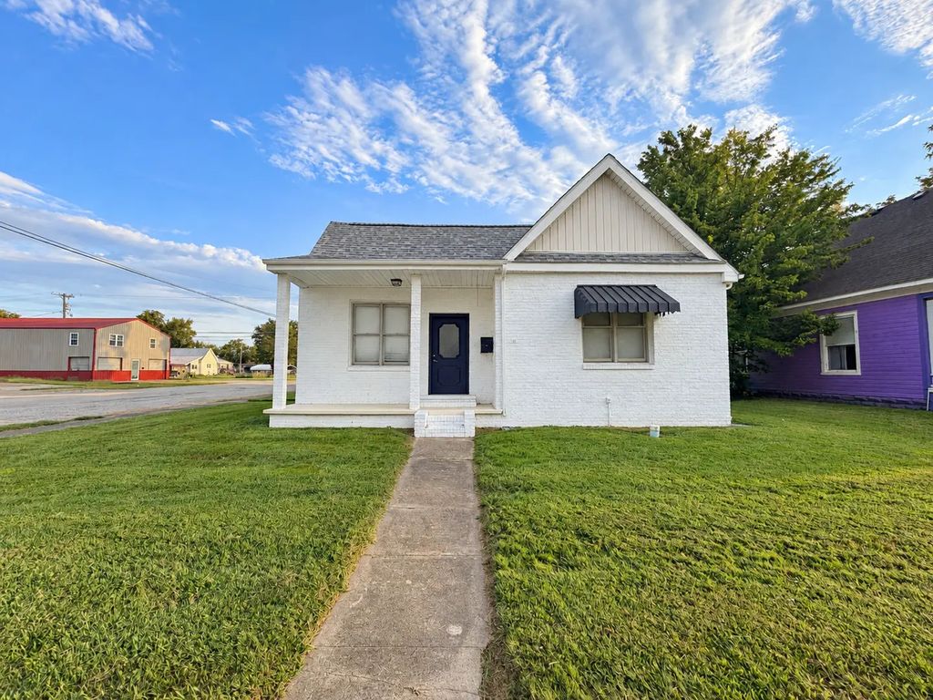 1101 E 5th Street, Metropolis
