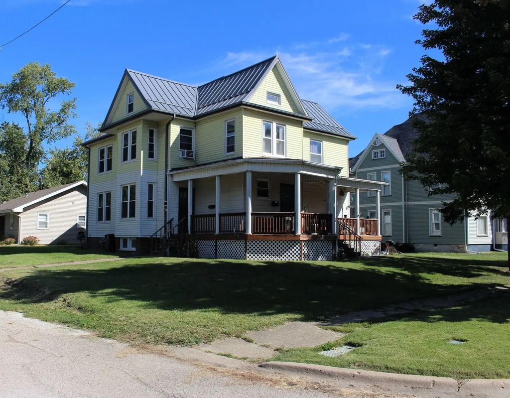 423 W Main Street, Clinton