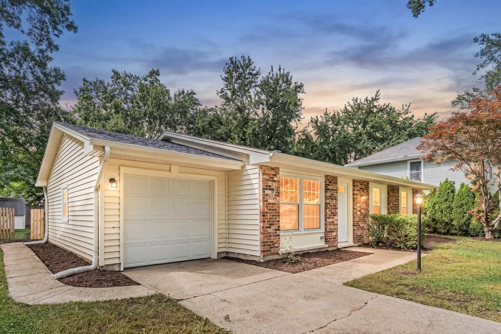185 Brandon Court, Bolingbrook