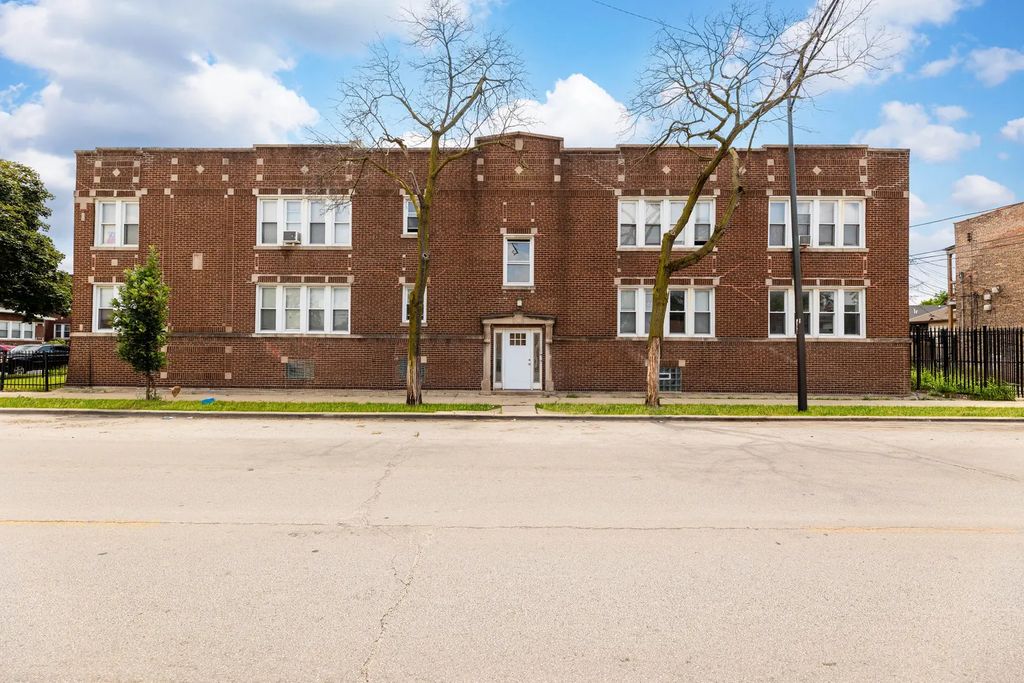 1633 W 76th Street 1w, Chicago