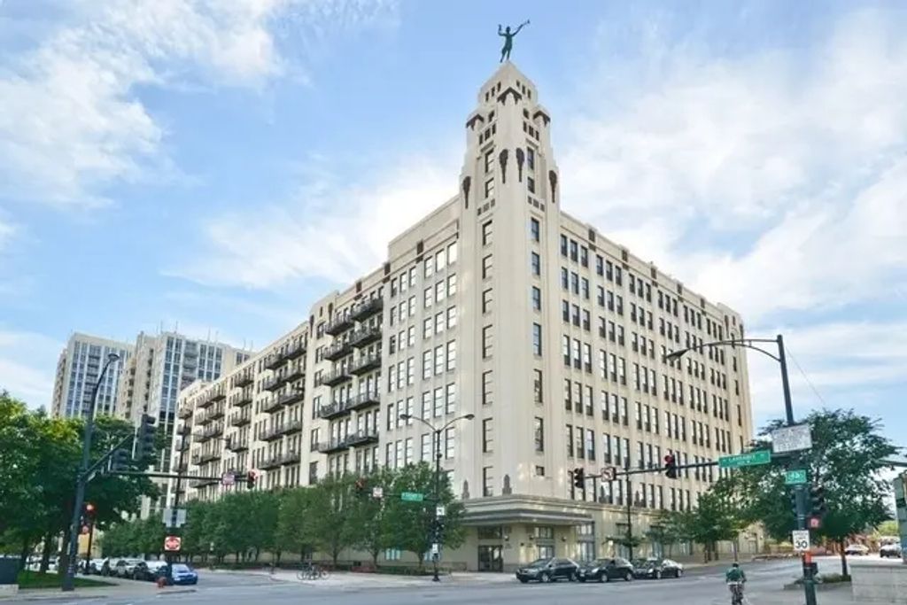 758 N Larrabee Street 319, Chicago