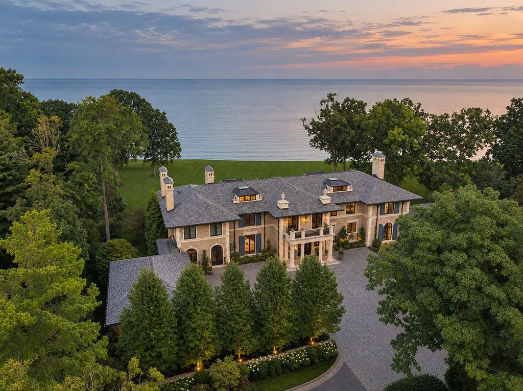 595 Circle Lane, Lake Forest