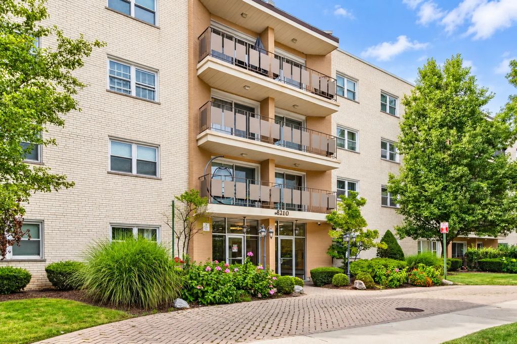 8210 Elmwood Street 314, Skokie