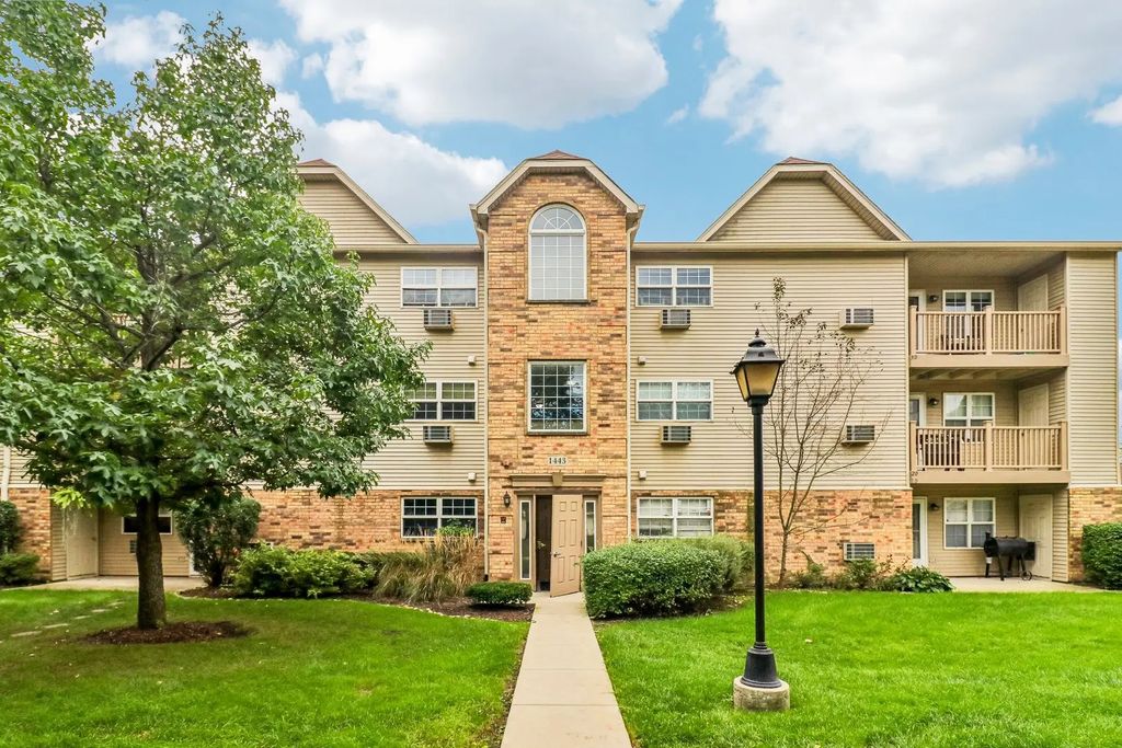 1443 Spring Brook Court 2a, Round Lake Beach