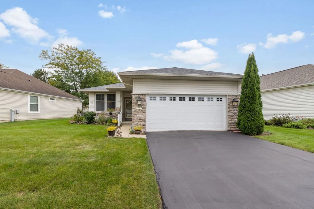 12675 Oak Grove Drive, Huntley