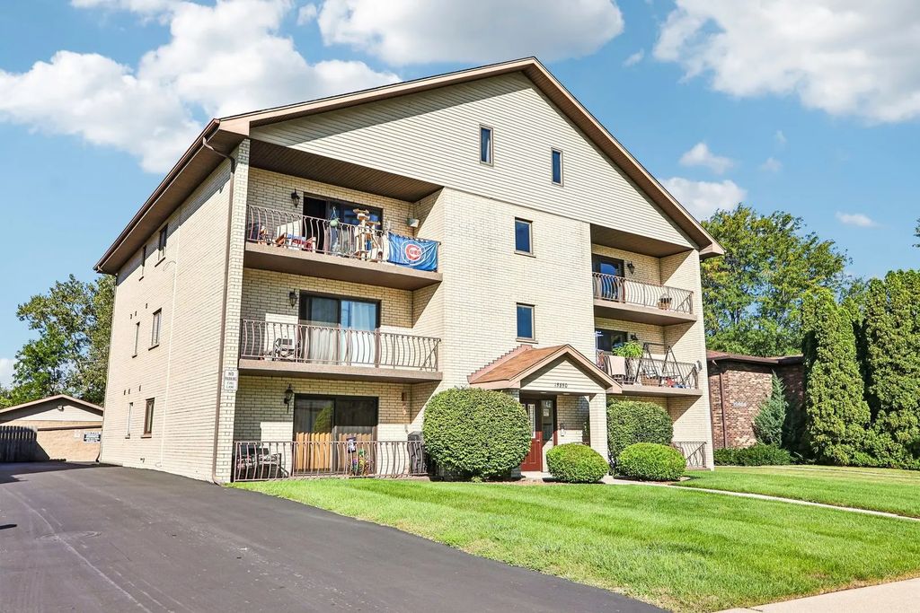 15850 Laramie Avenue 302, Oak Forest