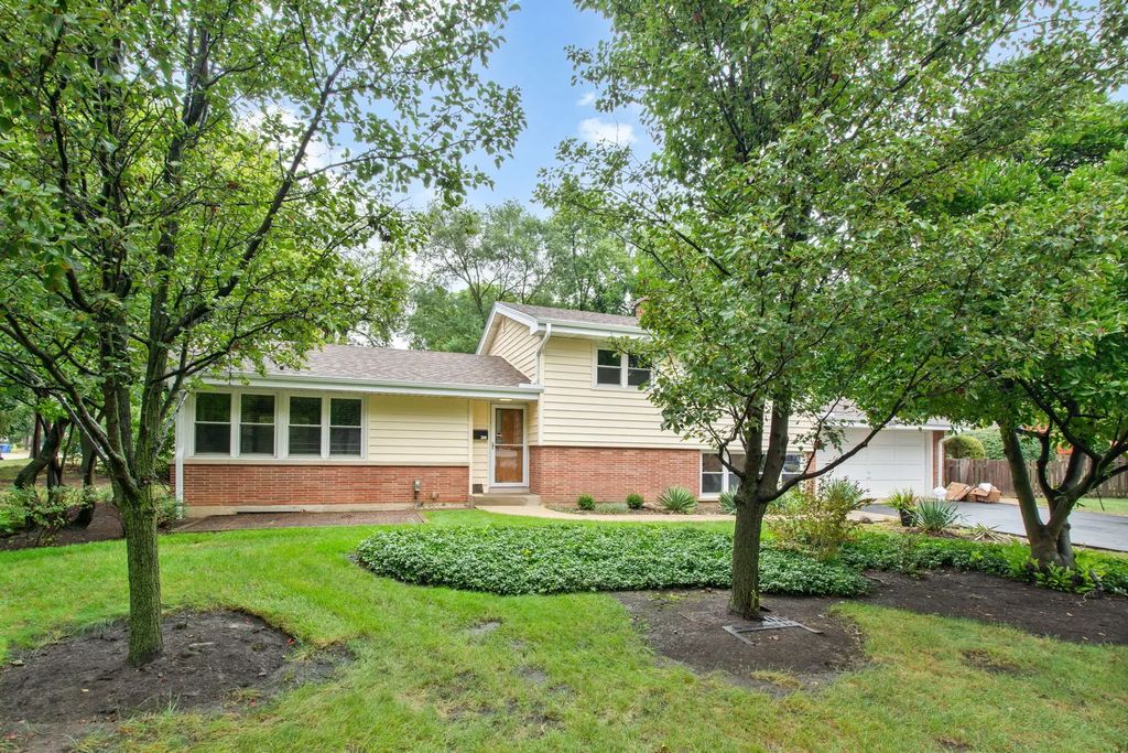 200 W Council Trail, Mount Prospect