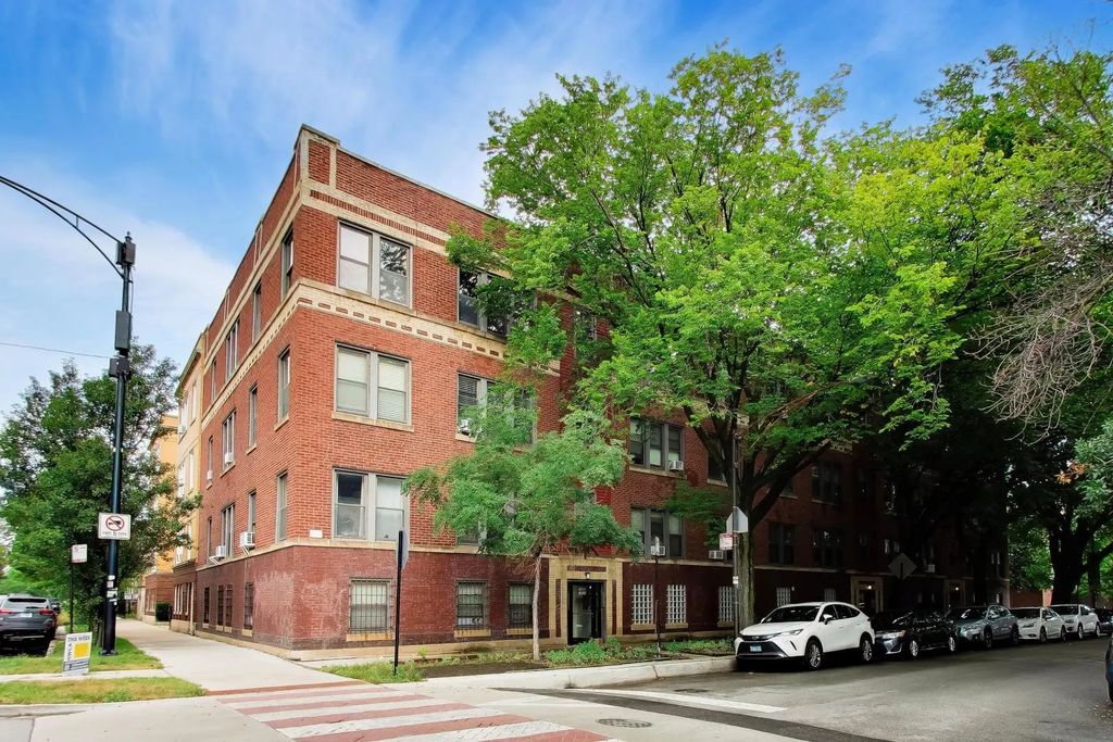 1520 W Belle Plaine Avenue 3, Chicago