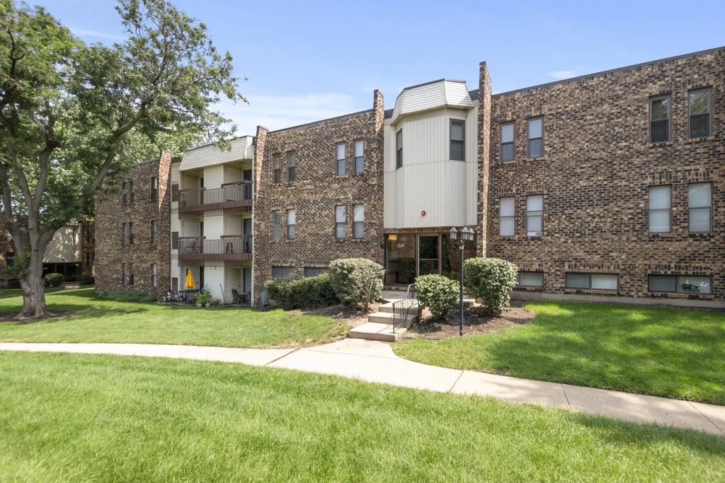 2210 Country Club Drive 2, Woodridge