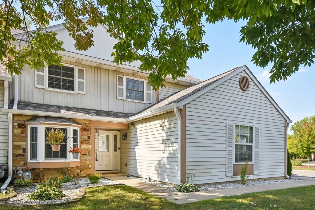345 Ascot Lane, Streamwood