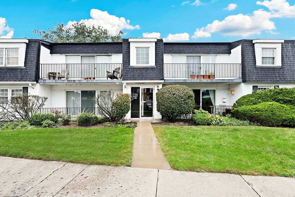 1133 Royal St George Drive 102, Naperville