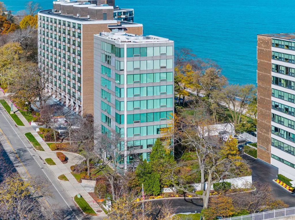 1618 Sheridan Road Ph, Wilmette