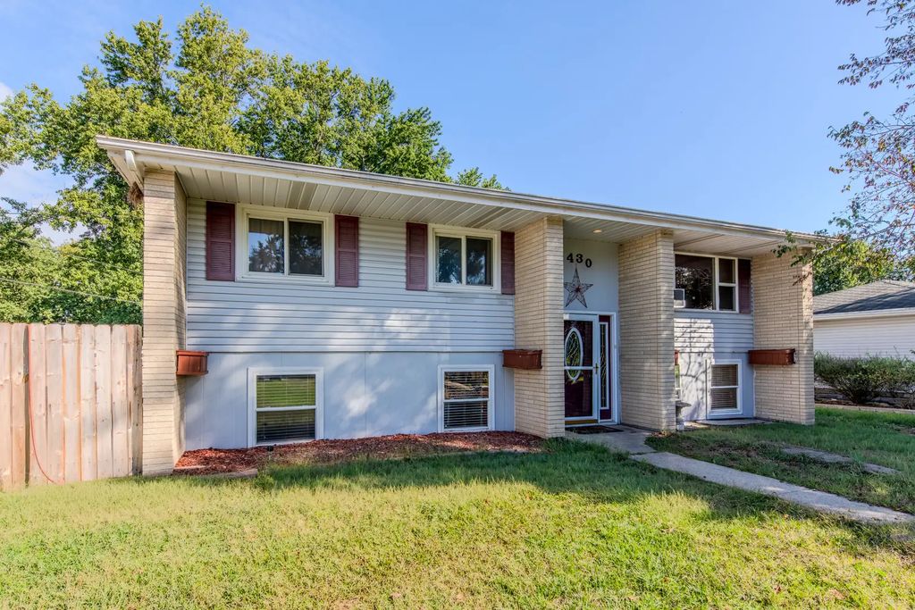 1430 Lantern Lane, Morris