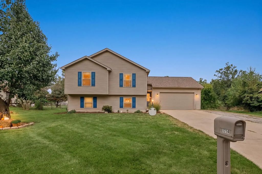 1714 Phillippe Drive, Mahomet