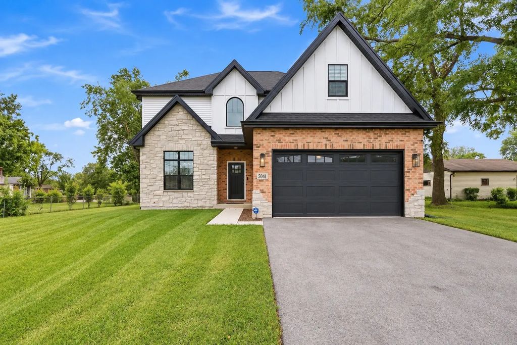 5041 137th Street, Crestwood