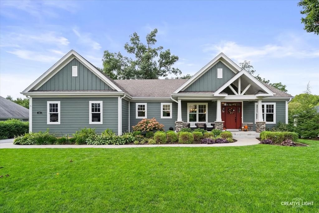 25 Retreat Court, South Elgin