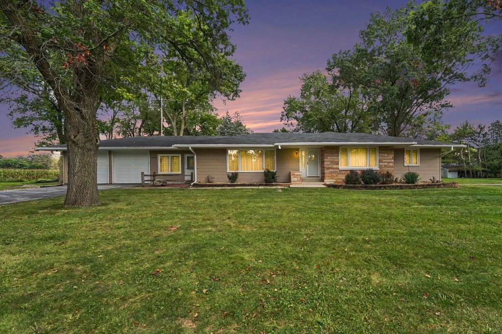 18517 Frontage Road, Lansing