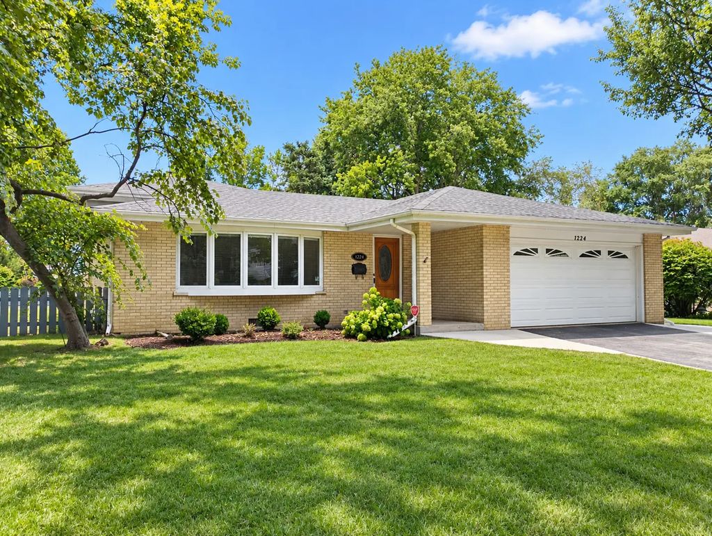1224 W Sunset Road, Mount Prospect