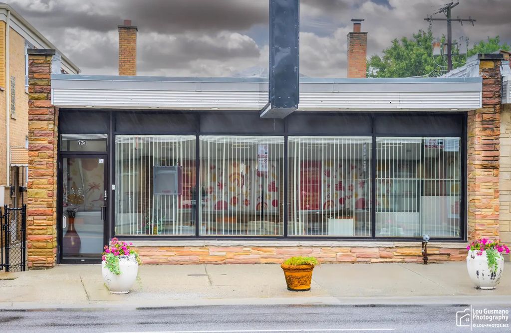 7251 W Touhy Avenue, Chicago