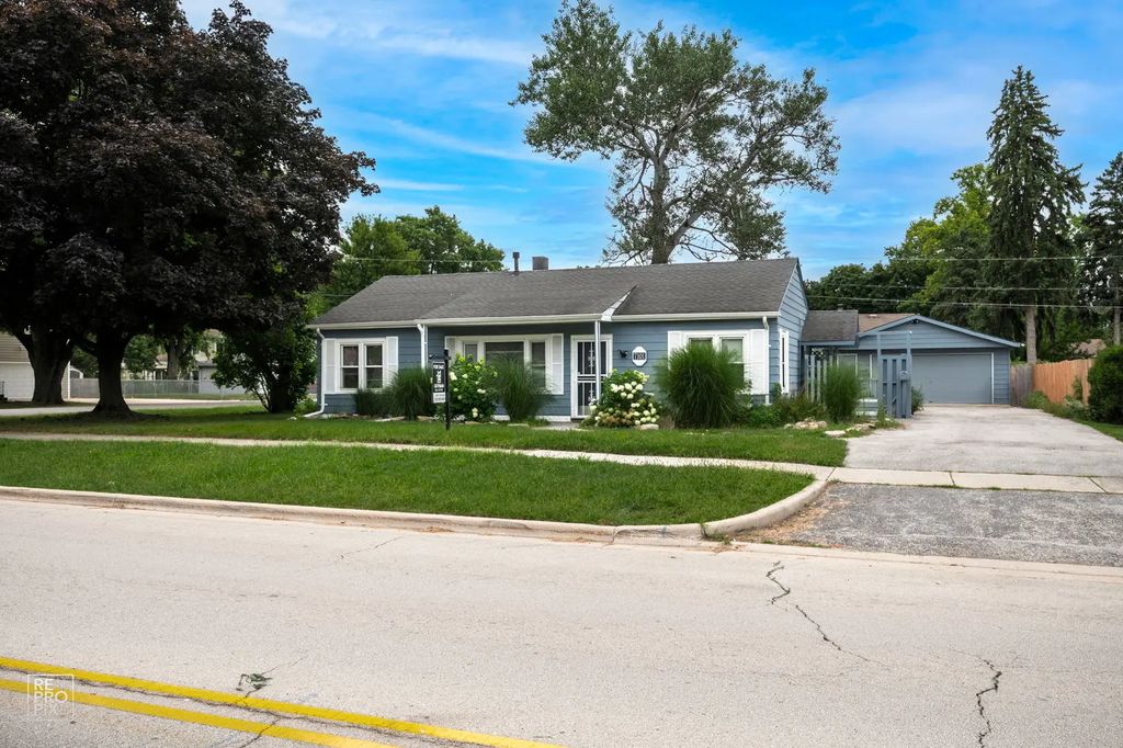 7101 W 115th Street, Worth