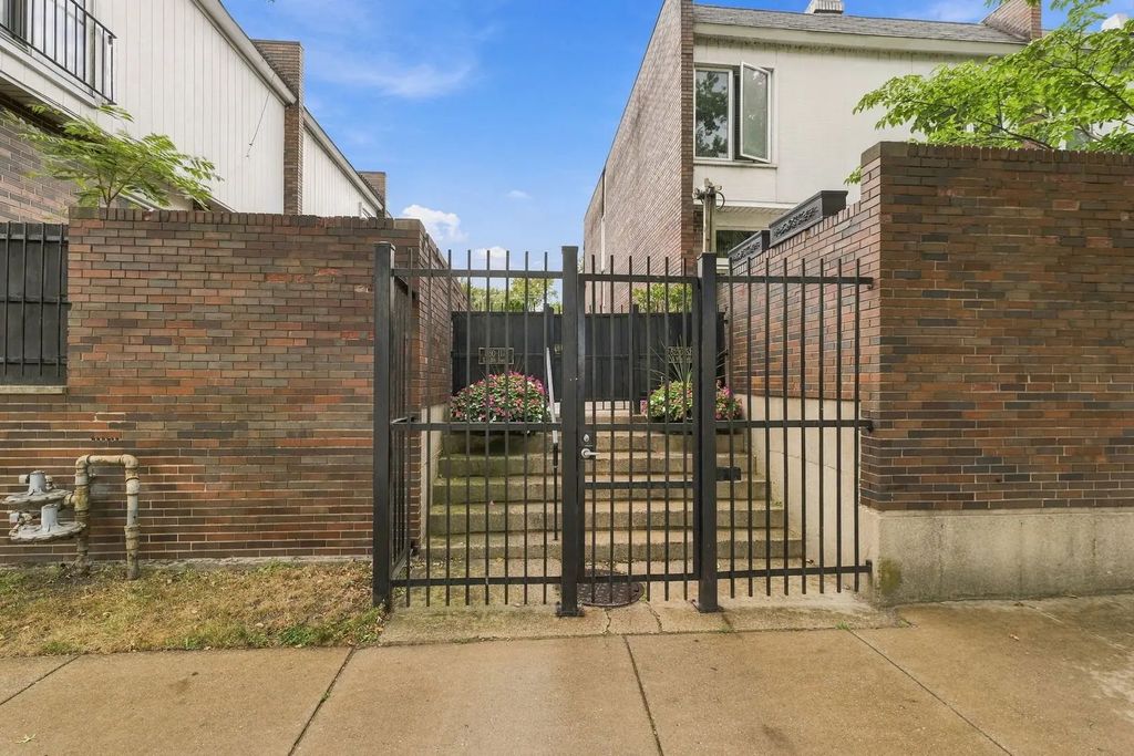 1174 E 53rd Street, Chicago