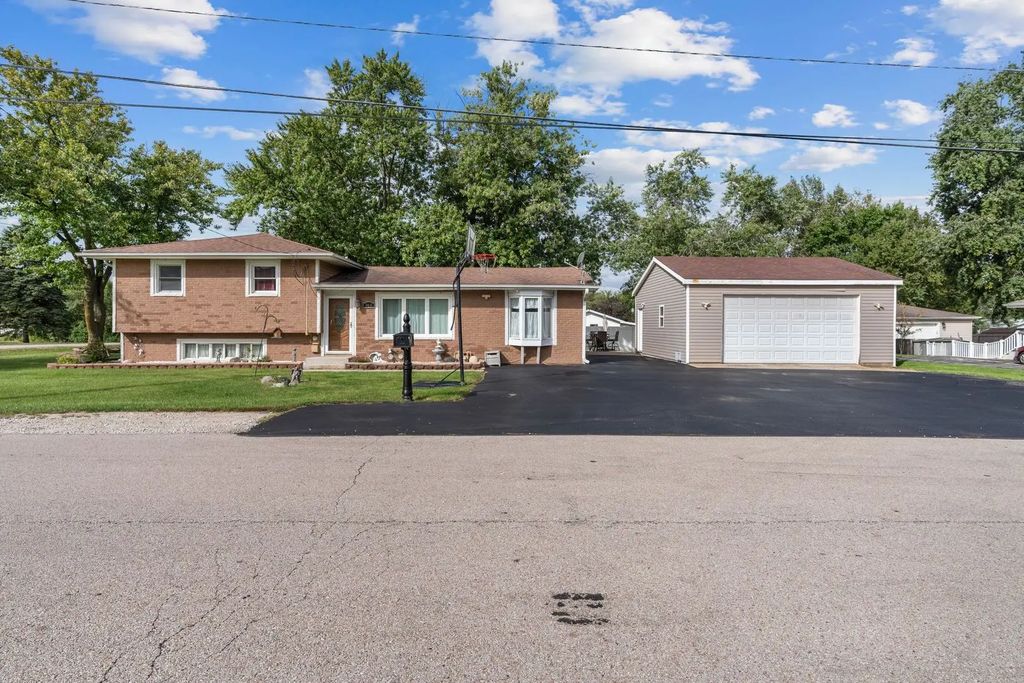 960 Becker Lane, Aurora