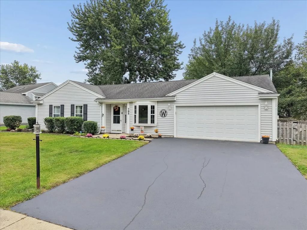 795 Newport Drive, Island Lake