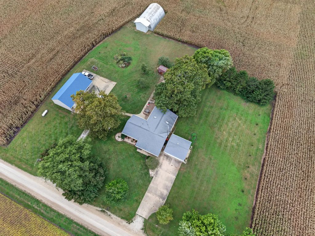 28633 N 200 East Road, Ancona