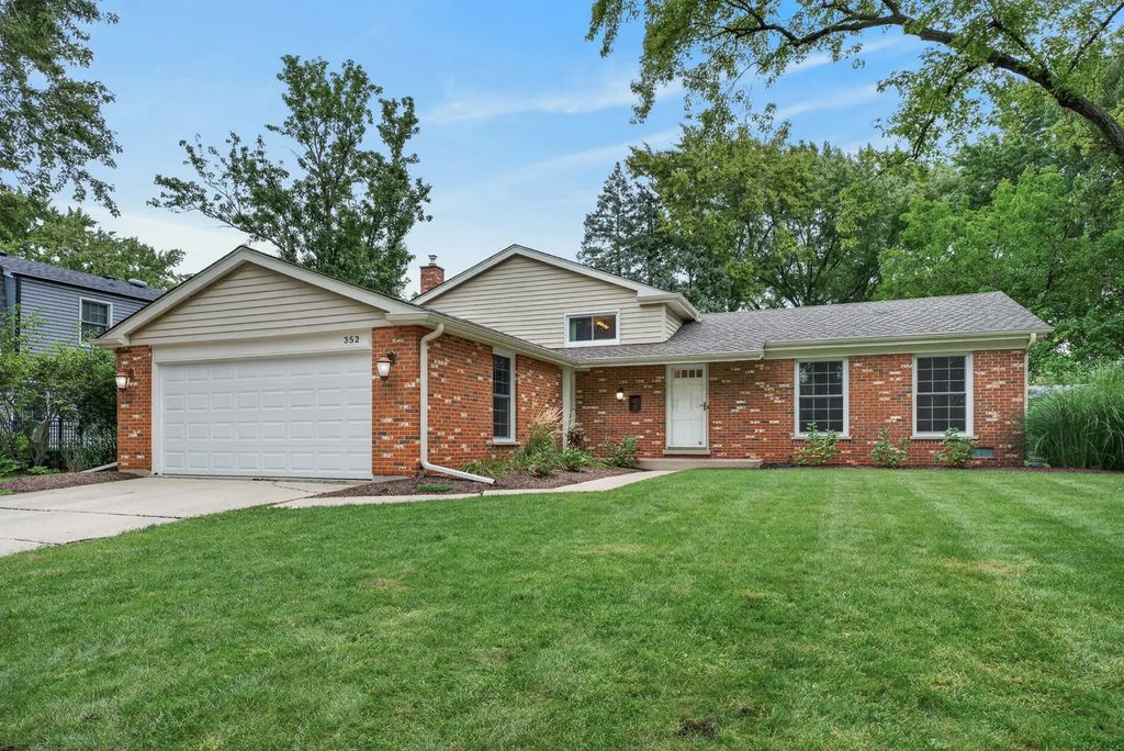 352 Berry Drive, Naperville