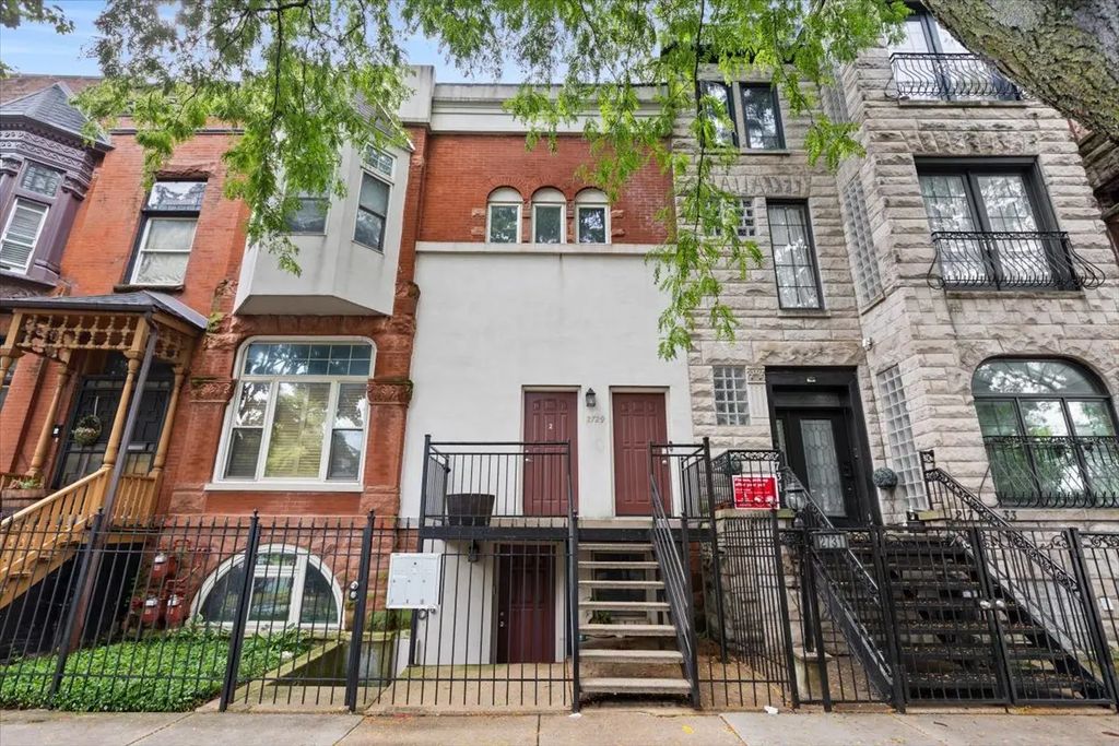 2729 W Washington Boulevard 2, Chicago