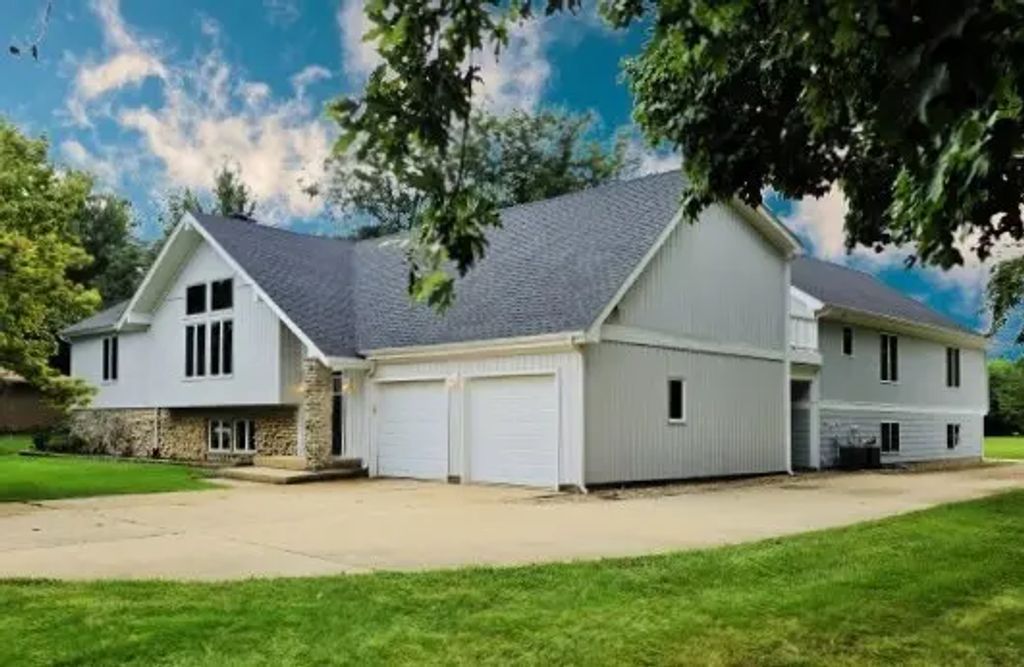 7n140 Nancy Lane, St. Charles