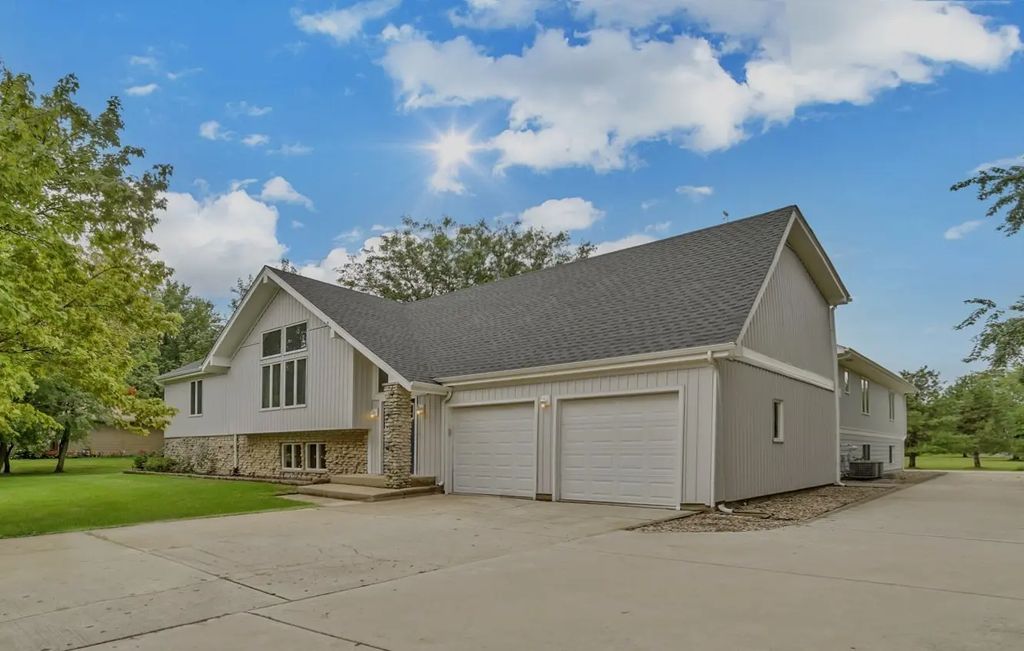 7n140 Nancy Lane, St. Charles