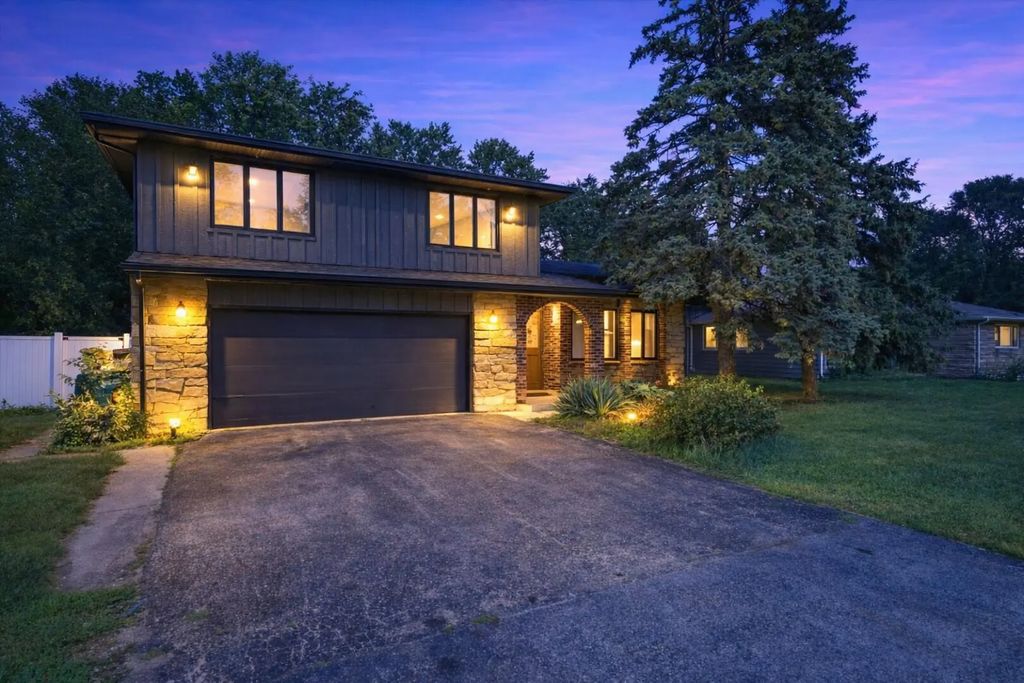 2437 Grape Street, Joliet