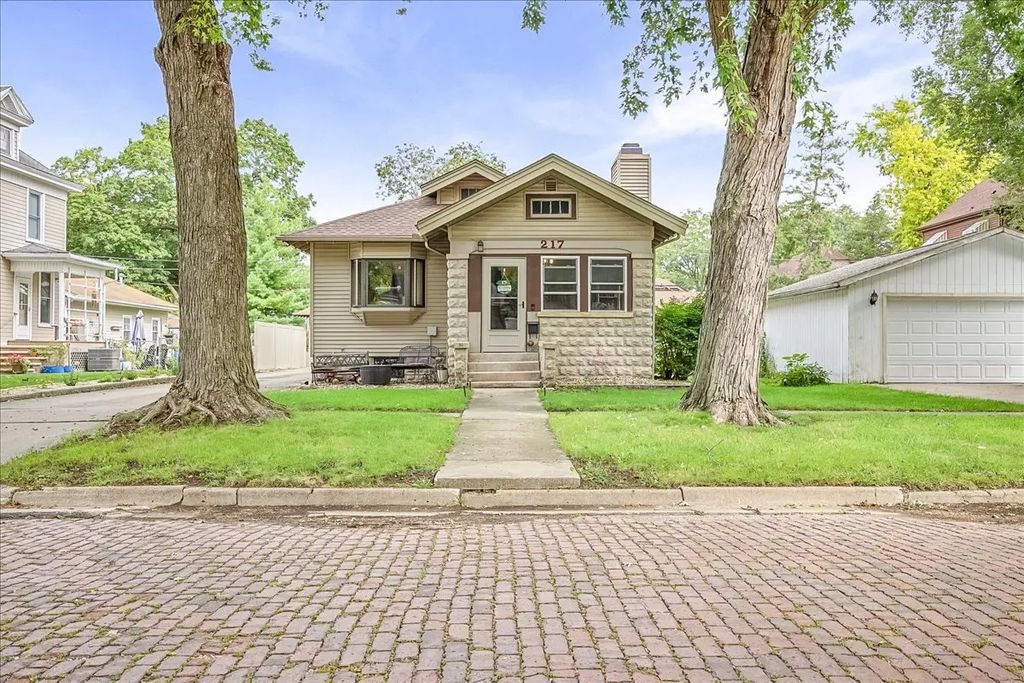 217 W Moulton Street, Pontiac